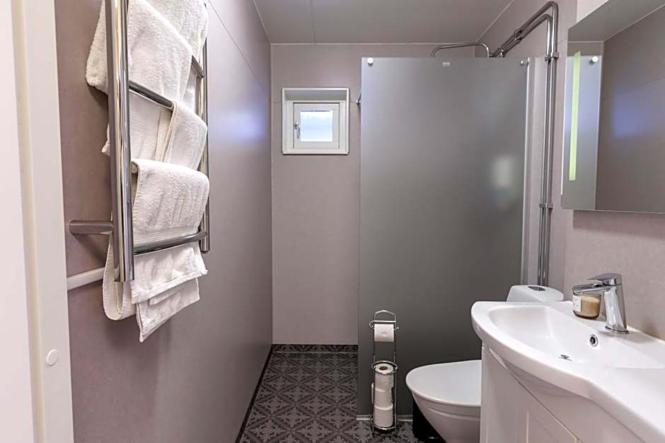 Easy Livin' Apartment Hotel