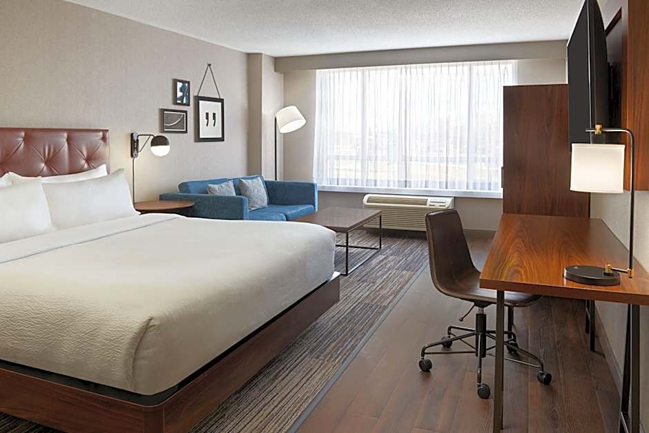 Four Points by Sheraton Point Edward Sarnia