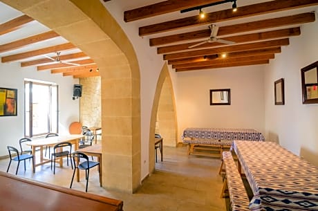 Embat Hostel