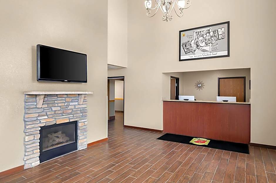 Super 8 by Wyndham La Crosse