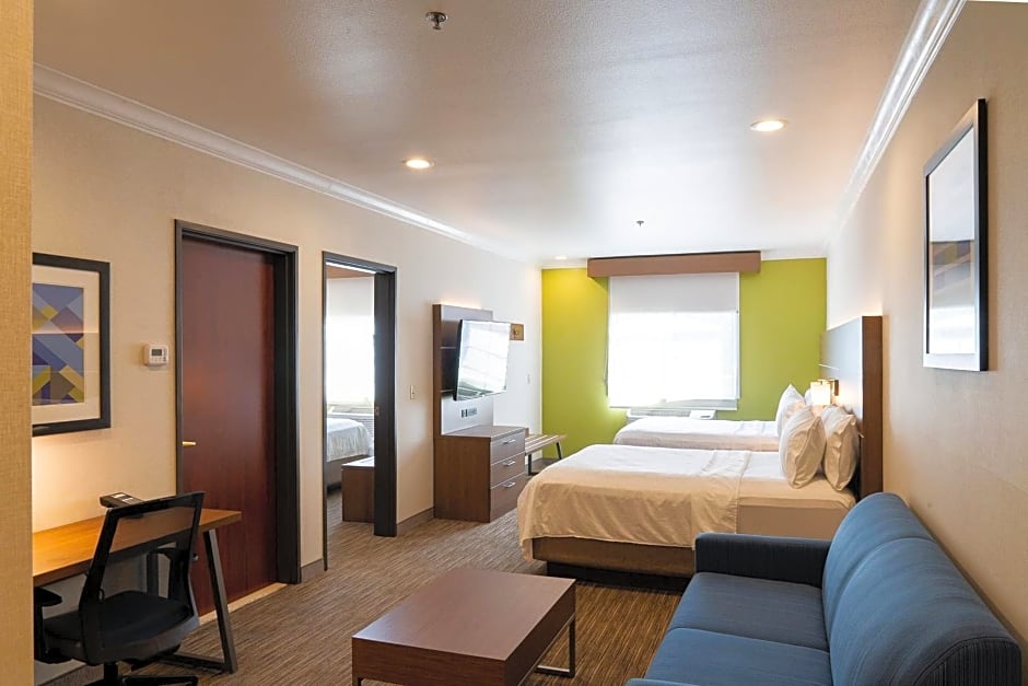 Holiday Inn Express & Suites Davis - University Area