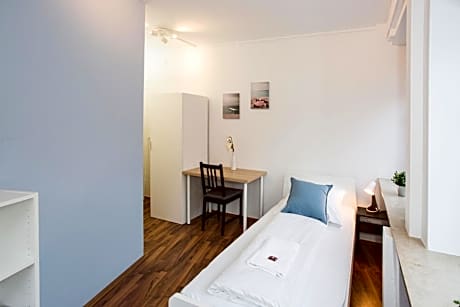 Zentral gelegene Zimmer mit Gemeinschaftsbad und Kuche