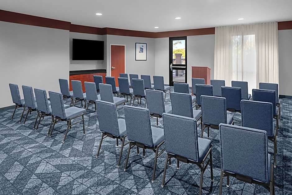 Courtyard by Marriott Santa Clarita Valencia