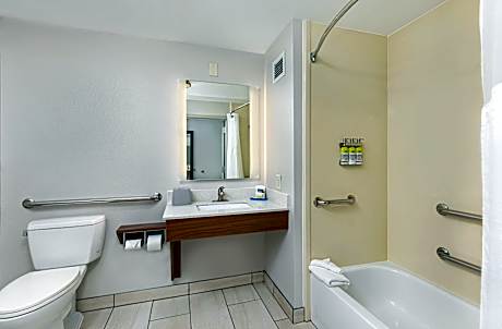 Queen Room with Two Queen Beds - Disability Access with Bath Tub