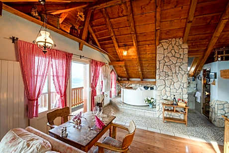 Chalet Alpenglut Suite with Spa Bath