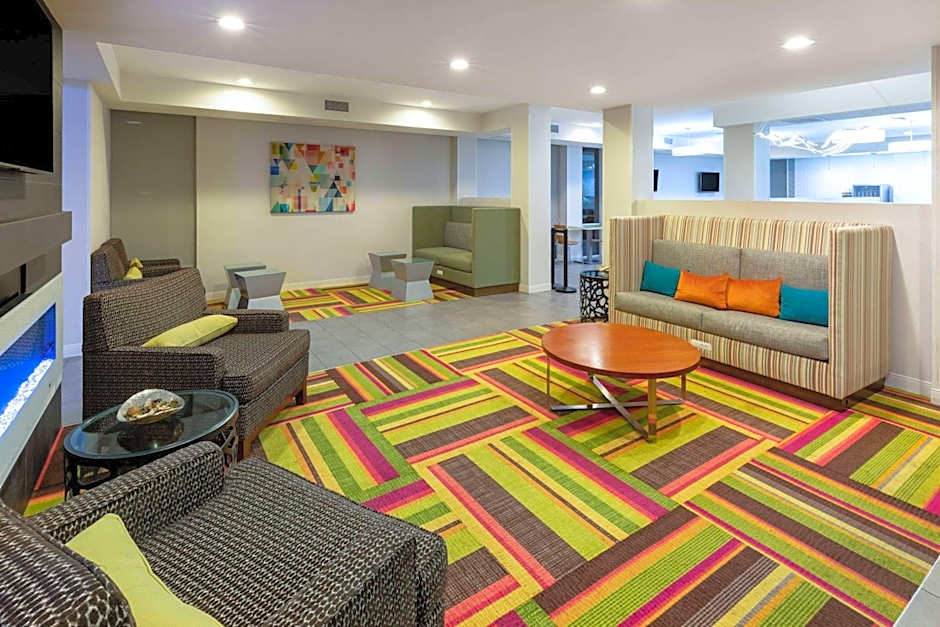 La Quinta Inn & Suites by Wyndham Tulsa Downtown - Route 66