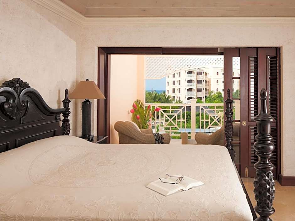 Photo 1 of 5 of Deluxe 1 King Bed Suite, Garden View