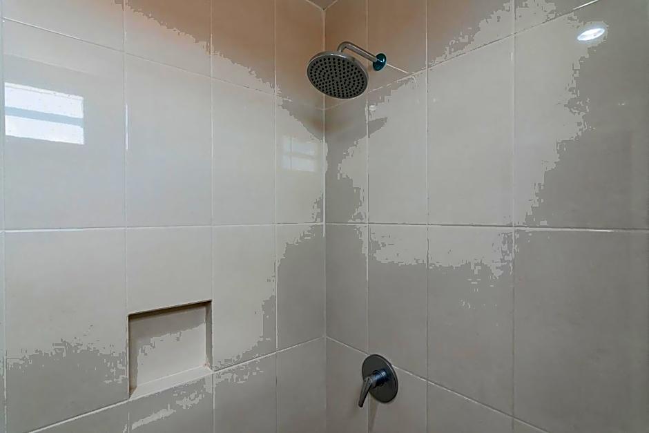 RedDoorz Syariah Plus near Tanjungpura University 2 Pontianak