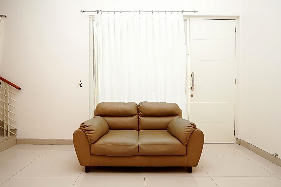 OYO 782 Menjangan Residence at Citraland 1