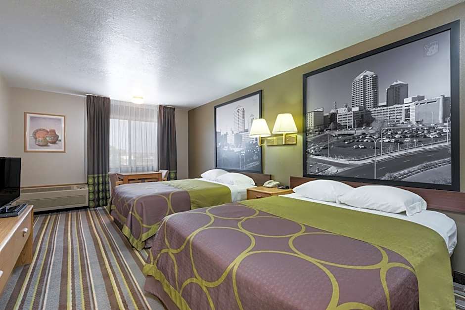 Super 8 by Wyndham Bernalillo