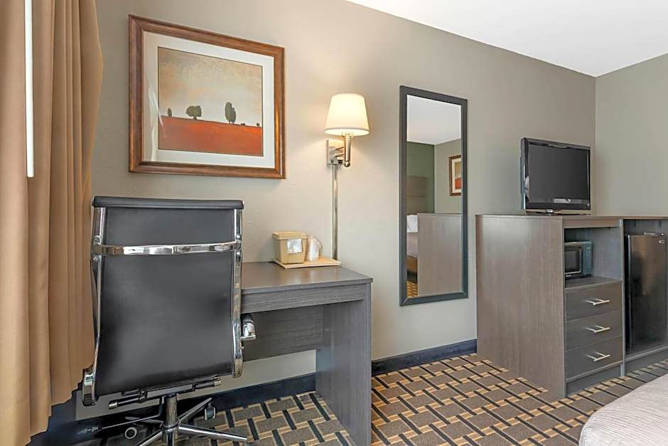 Quality Inn Mauston I-90