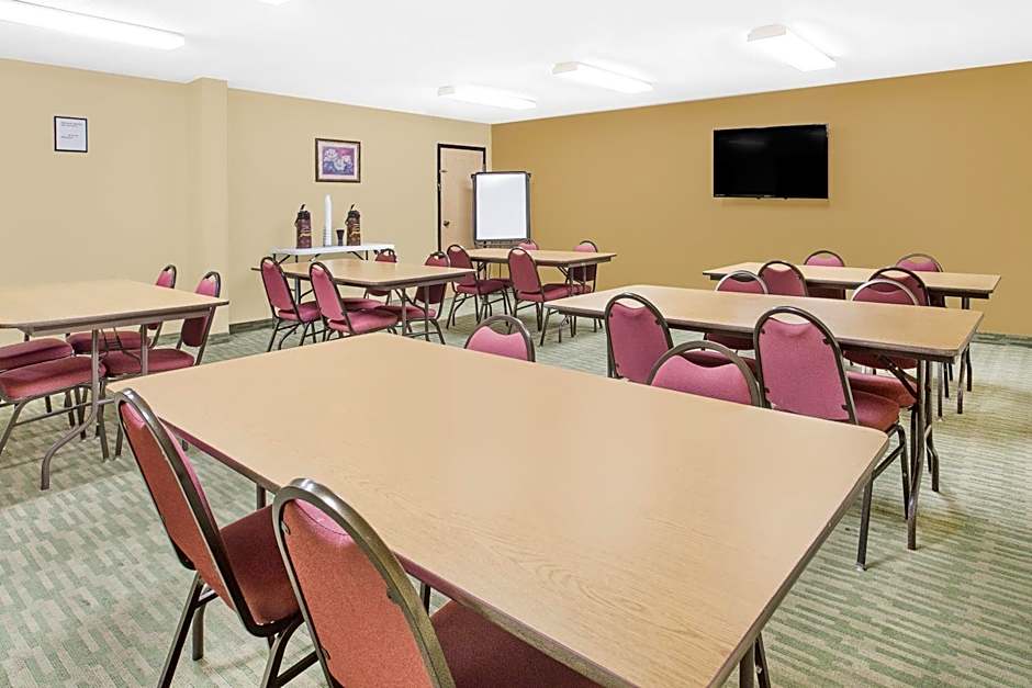 Super 8 by Wyndham Nixa/Springfield Area