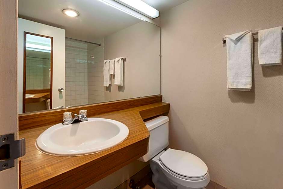 Travelodge by Wyndham Cleveland Airport