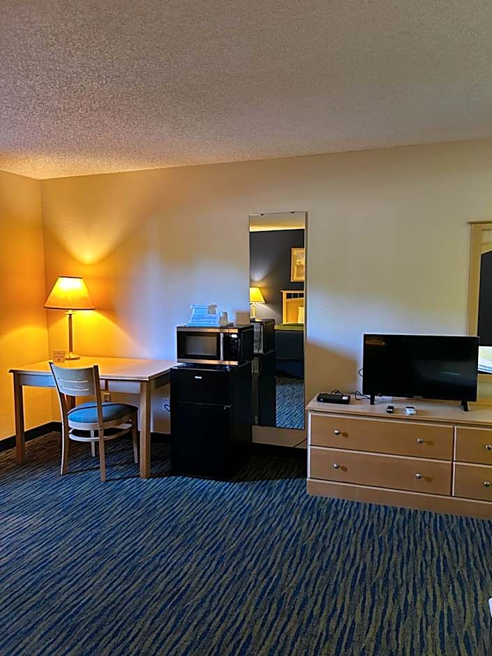 Ameristay Inn & Suites