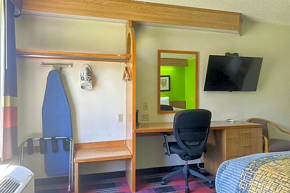 Classic Inn By OYO I- 240 Near Memphis Airport