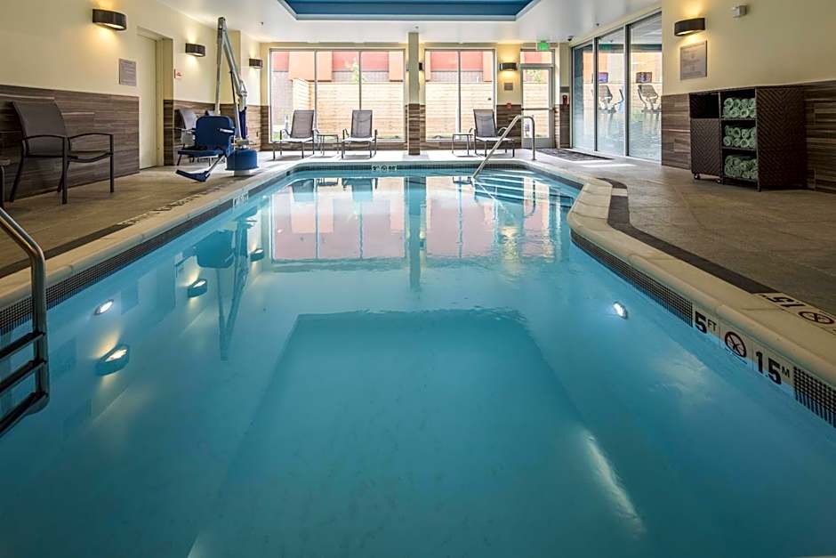 Fairfield Inn & Suites by Marriott Pittsburgh North/McCandless Crossing