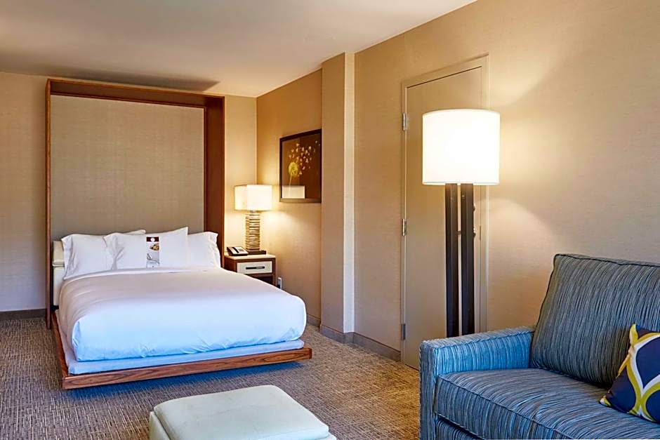 DoubleTree By Hilton Fresno Convention Center