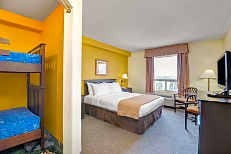 1 Queen Bed and 1 Bunk Bed Suite Non-Smoking