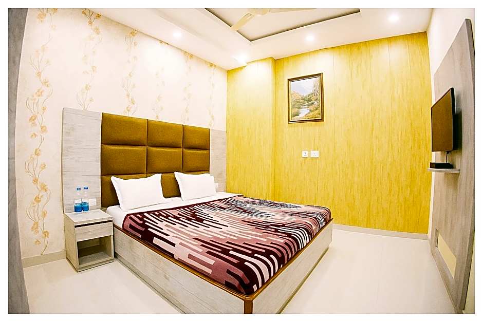 Goroomgo Shree Krishna Hotels Amritsar