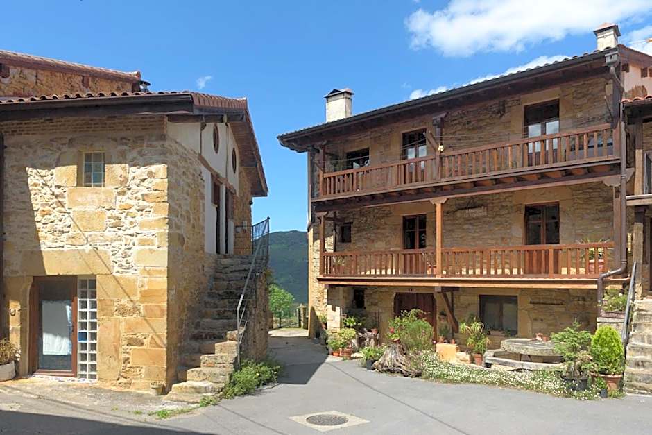 Conjunto Rural la Tejedora. Albergue y estudios familiares.