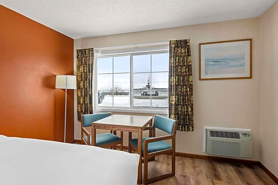 Econo Lodge Manistee