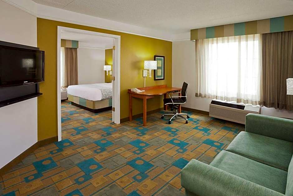 La Quinta Inn & Suites by Wyndham Salt Lake City Airport