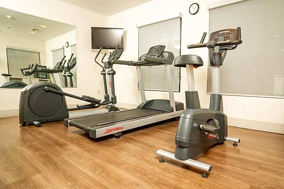 Holiday Inn Express Hotel & Suites Hesperia By IHG