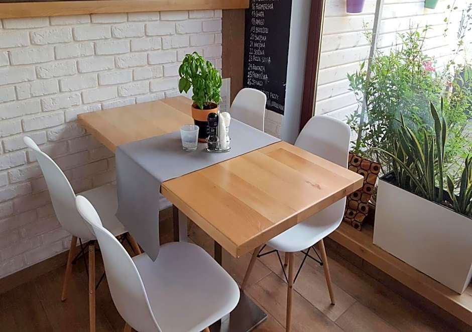 Zajazd CHATA Kębłowo