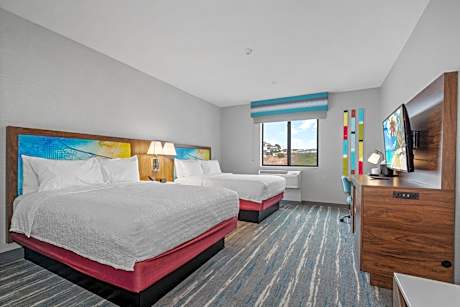 2 Queen Beds Hearing Accessible