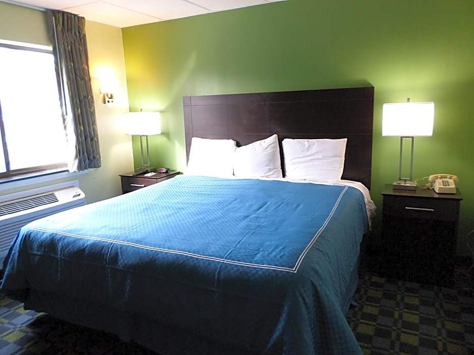 Travelodge by Wyndham Cleveland Lakewood
