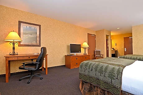 Queen Room with Two Queen Beds - Hearing Accessible