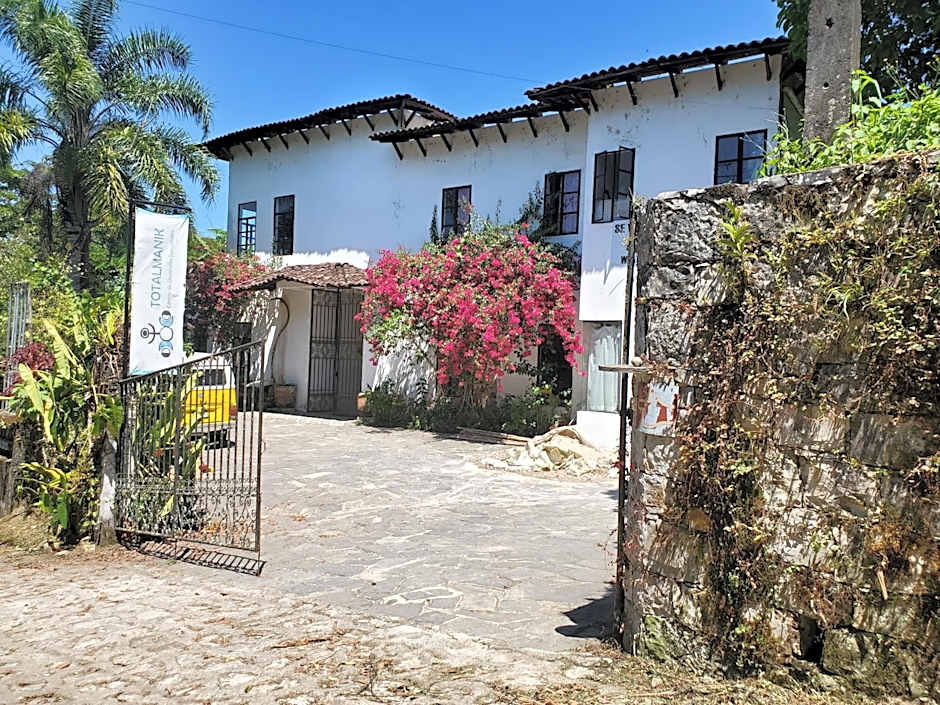 Hospedaje Totalmanik