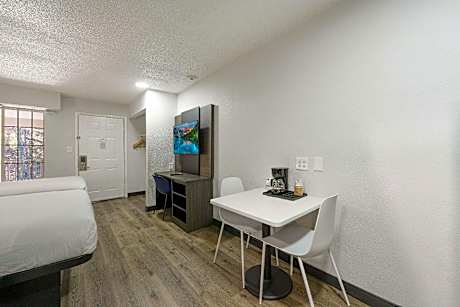 2 Queen Beds - Non-Smoking