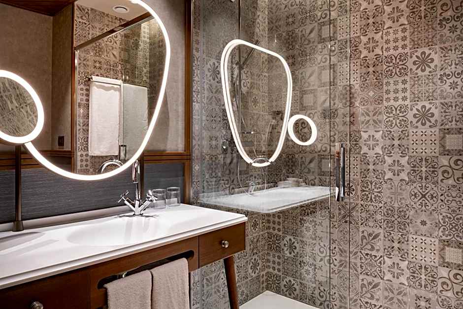 Palacio Santa Clara, Autograph Collection