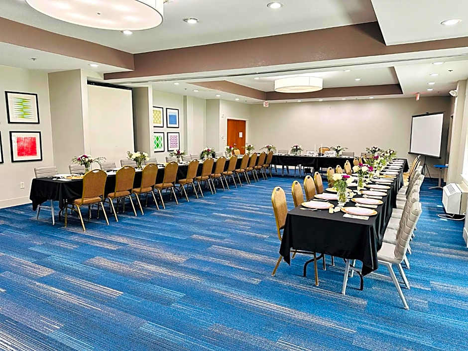 Holiday Inn Express Hotel & Suites Mansfield By IHG