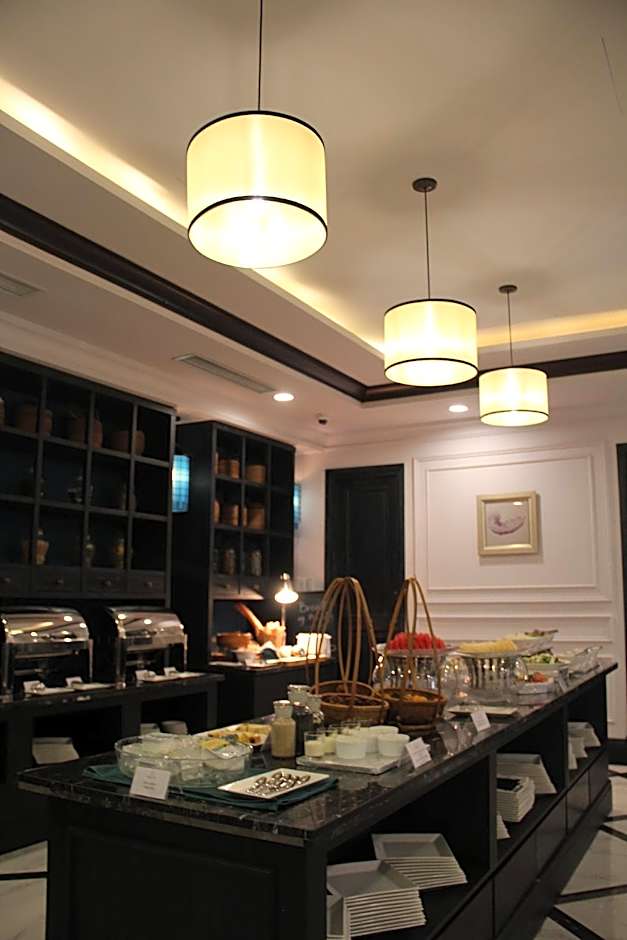 Manoir Des Arts Hotel