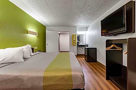 1 King Bed Non-Smoking