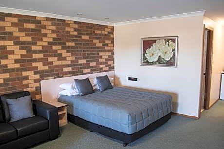 Queen Room with Spa Bath