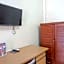 RedDoorz Plus near Alun Alun Selatan