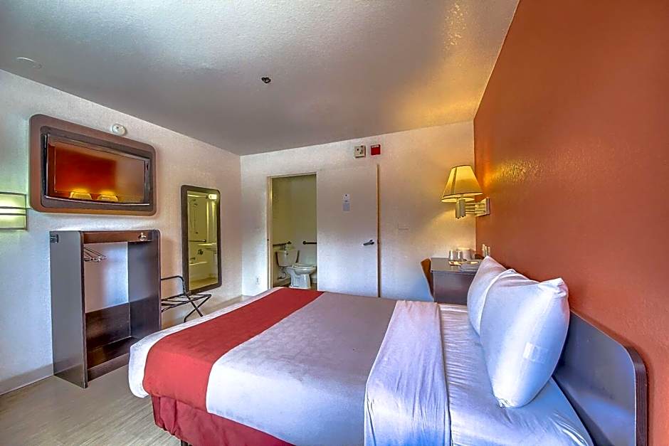 Motel 6 San Antonio, Tx Six Flags Fiesta TX - La Cantera Area