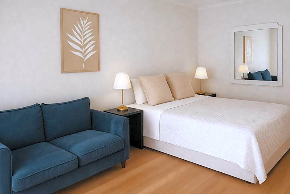Cooks Endeavour Motor Inn - Near beach & Gold Coast Airport