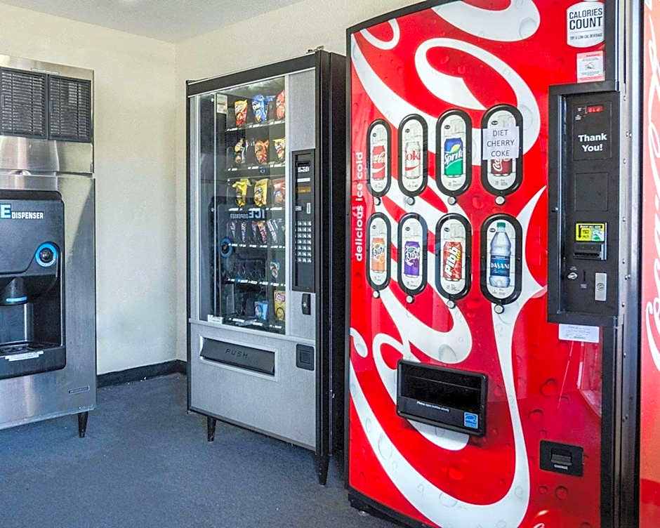 Econo Lodge Lawrence near University