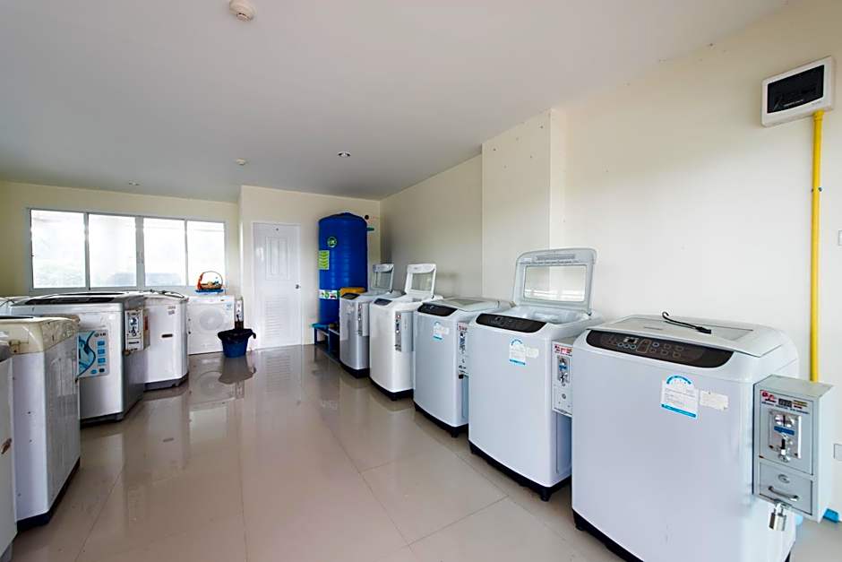 Backpacker Street Airport Place