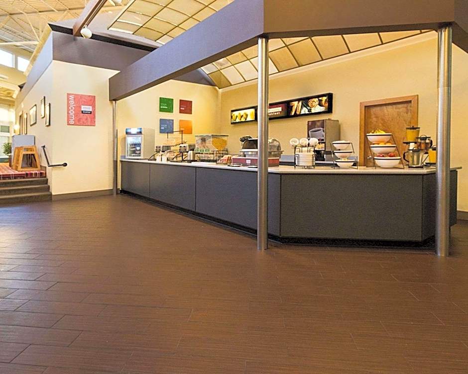 Comfort Inn & Suites Airport Syracuse