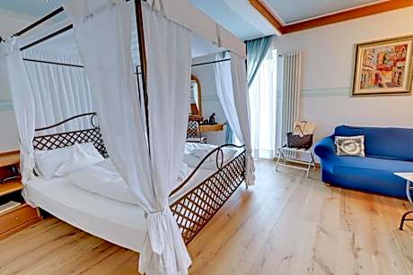 Junior Suite with Balcony