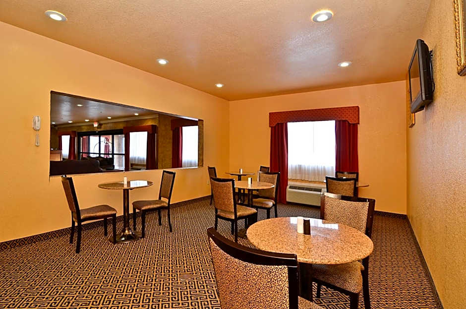 HiWay Inn Express of Broken Bow