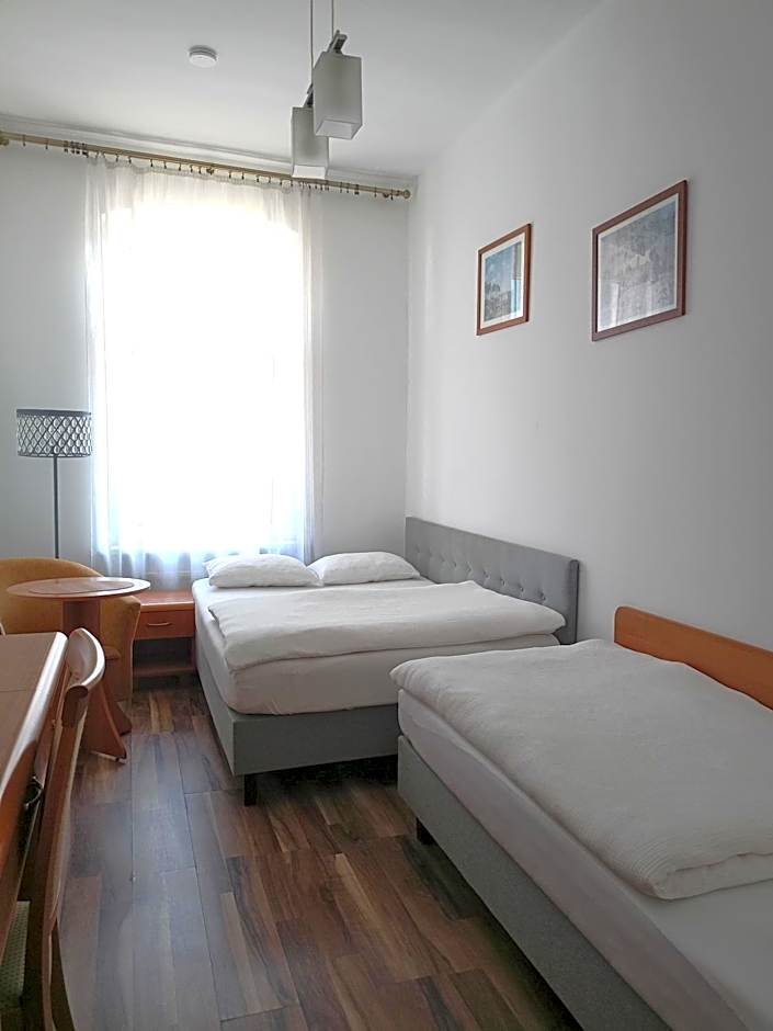Babel Hostel, Dworzec PKP, Rynek