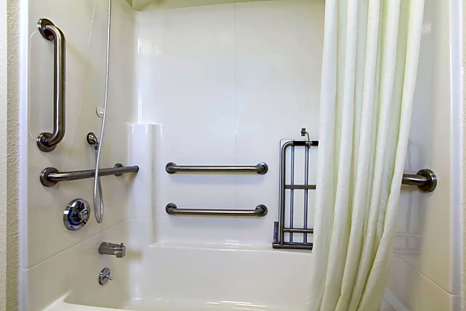 Super 8 by Wyndham Fort Bragg