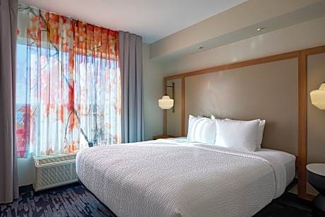 1 Bedroom 2 room Suite, 1 King, Sofa bed