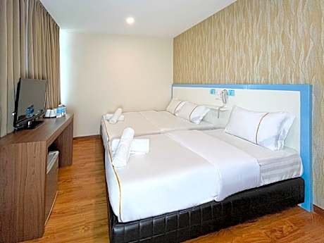 Triple Room with City View